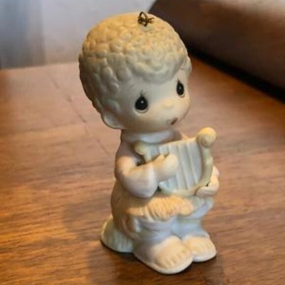 Precious Moments 1995 Joy To The World Ornament - Picture 1 of 5